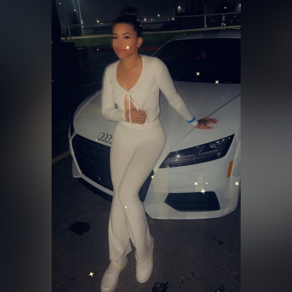 This super cute two piece set from Aritzia is both cozy and stylish! - Picture 1 of 5